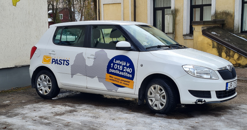 Turpmāk pie pastnieka varēs norēķināties ar maksājuma karti