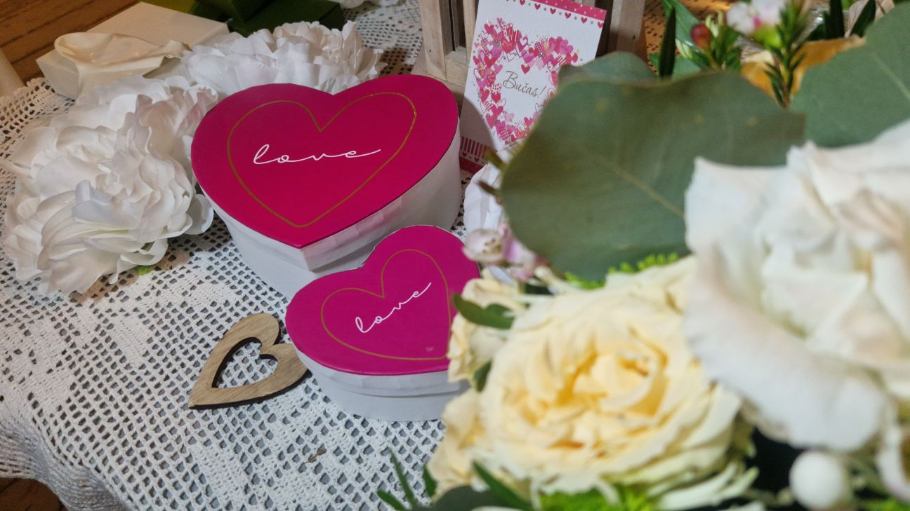 Vīrieši Valentīna dienai gatavojas pēdējā brīdī