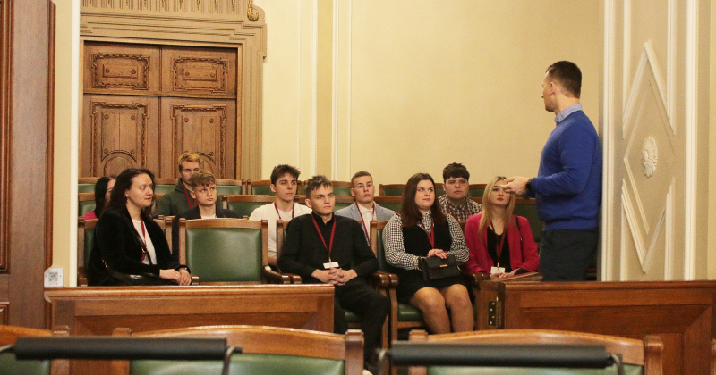 Aknīstes vidusskolēni dodas uz Saeimu un Valsts prezidenta pili