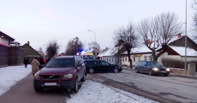 Līvānos saduras divi &ldquo;Volvo&rdquo; spēkrati 