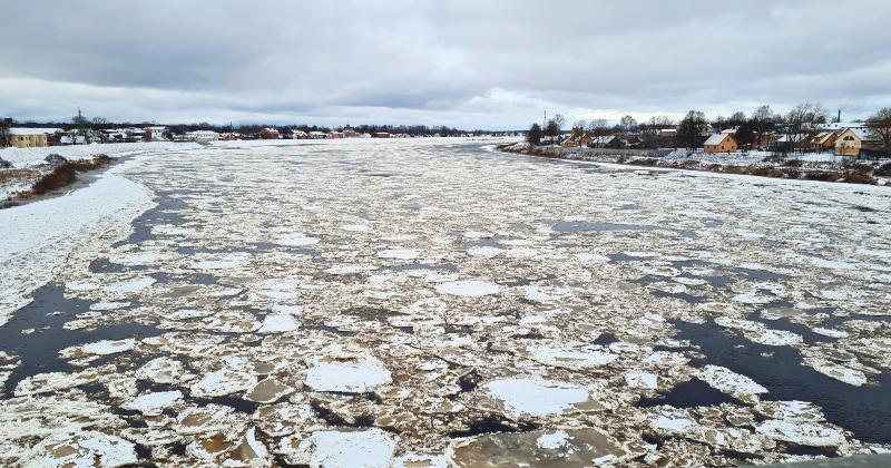 Vižņi Daugavā rada bažas par plūdu draudiem Jēkabpilī