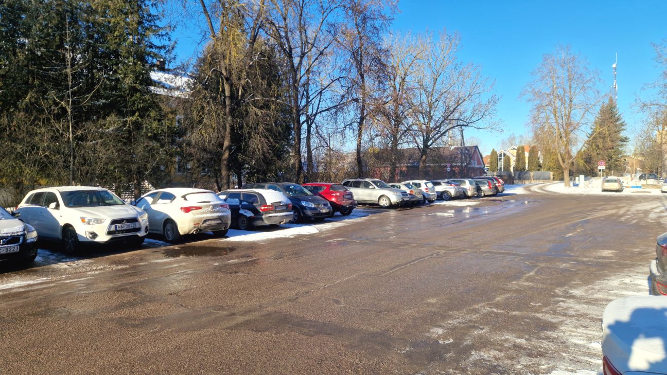 Pašvaldība pagaidām neplāno labiekārtot teritoriju pie Krustpils dzelzceļa stacijas