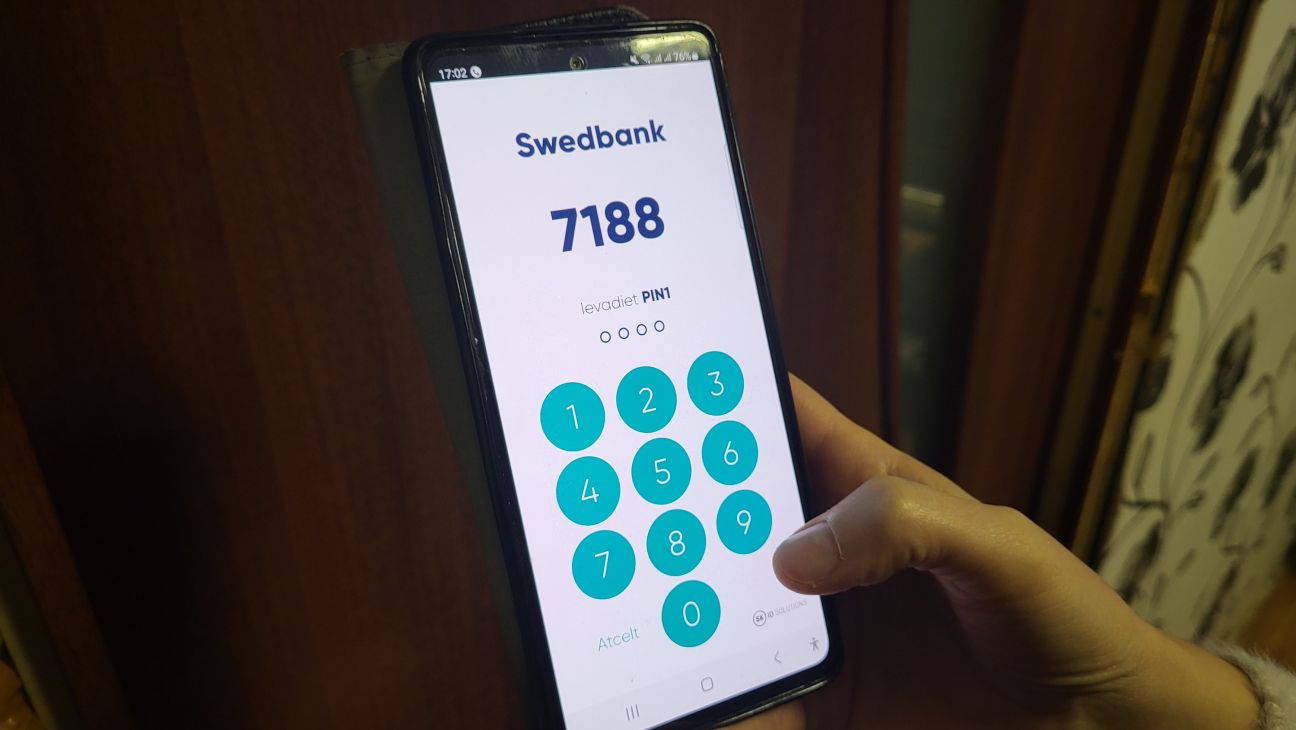 Jēkabpilī sievietei izkrāpti vairāk nekā 6000 eiro