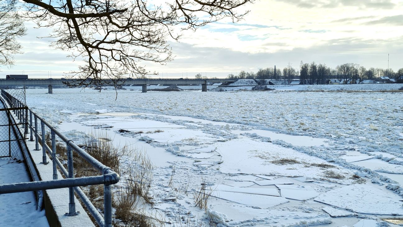 Vižņu sablīvējums Daugavā pie Jēkabpils šobrīd nerada plūdu draudus