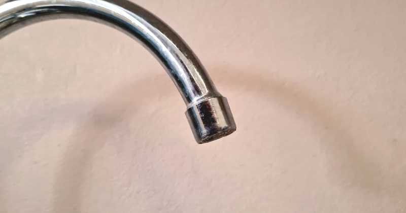 Zvanītāju un Gulbju ielā notiek ūdensvada avārijas remontdarbi