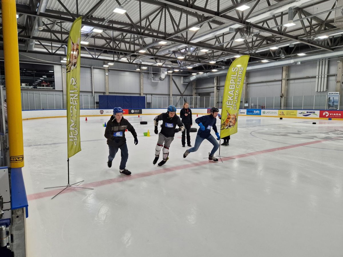 Sacensībās “Jautrās slidas” prasmes pārbauda 24 dalībnieki