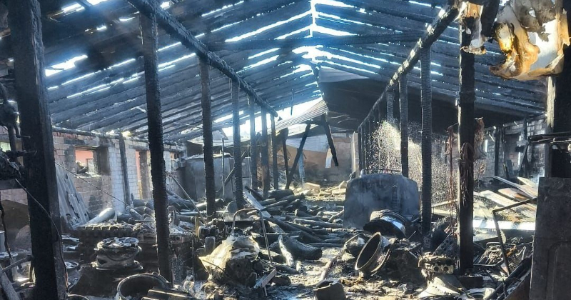 Pla&scaron;s ugunsgrēks Aknīstes pagastā &ndash; glābēji ar liesmām cīnās vairākas stundas 