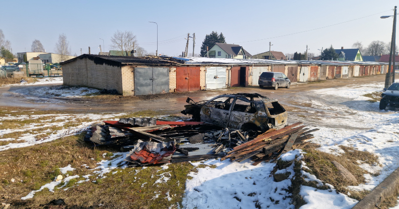 Jēkabpilī liesmas noposta garāžu un tajā eso&scaron;o automa&scaron;īnu