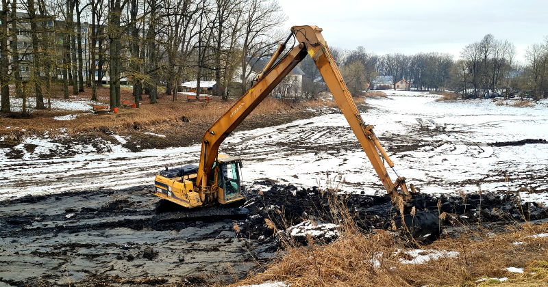 Atsāk Pils dīķa tīrī&scaron;anas darbus