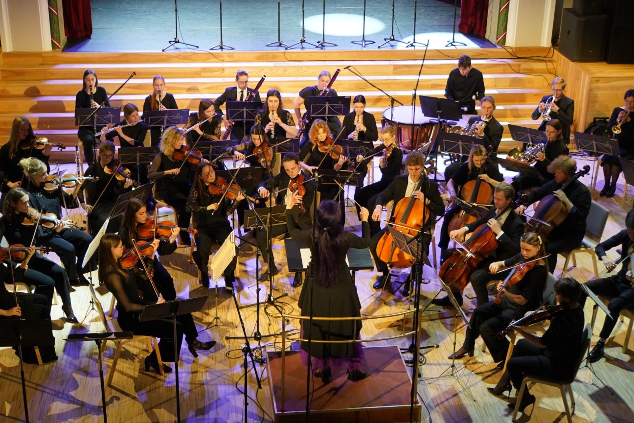  Jēkabpils Tautas namā izskan “Plecu pie pleca. Diriģē jaunie!”