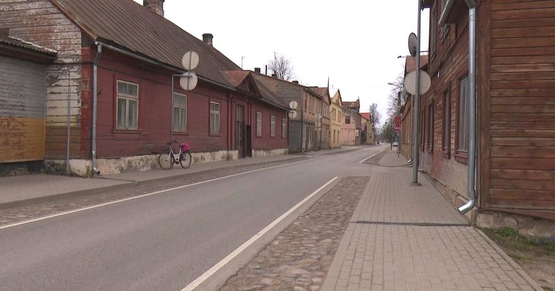 Jaunjelgavā ugunsdzēsēji glābj cilvēku, policija &ndash; aiztur iereibu&scaron;u velosipēdistu