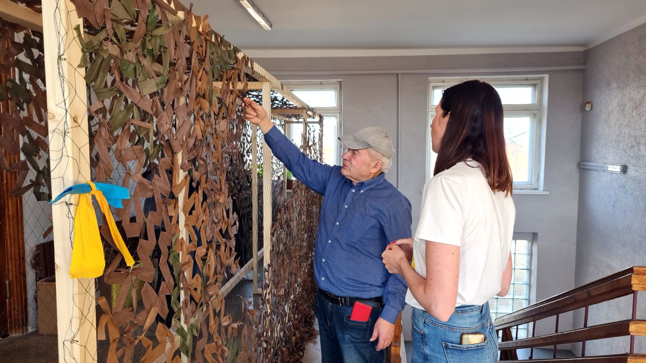 Maskēšanās tīklu pīšanas akcijā Jēkabpilī – maza atsaucība