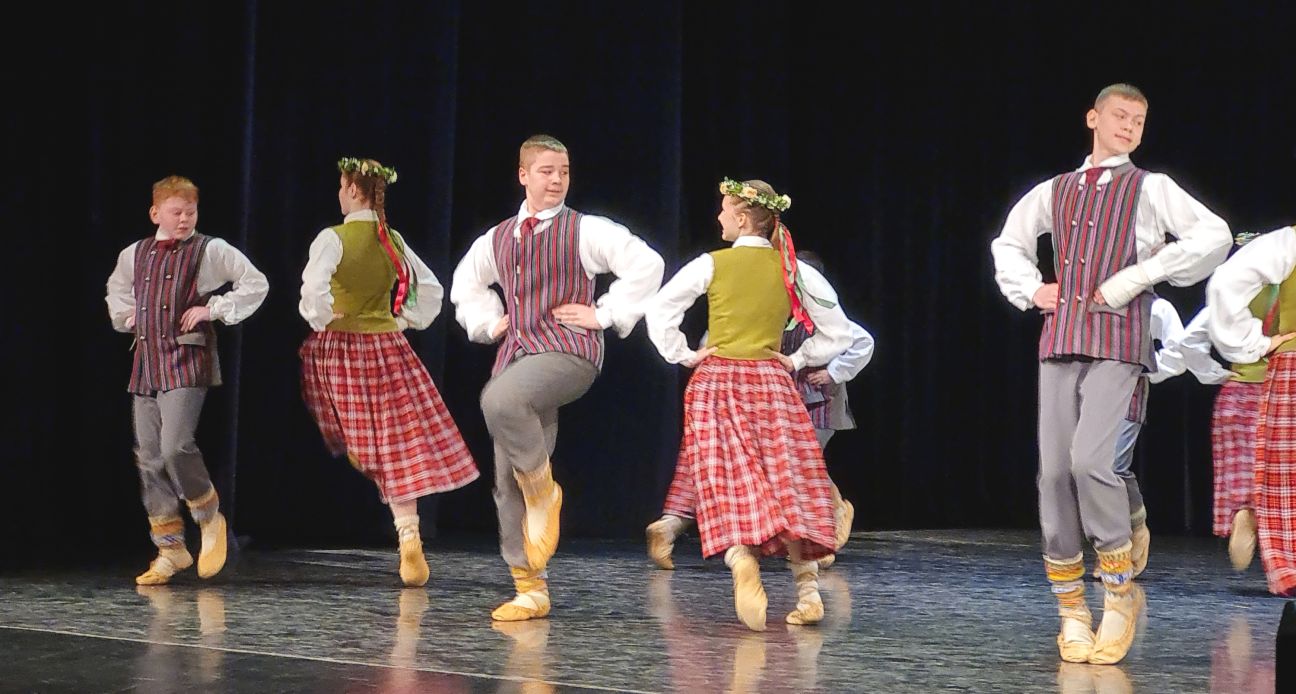 Līvānu novada skolēni rāda savas prasmes deju skatē