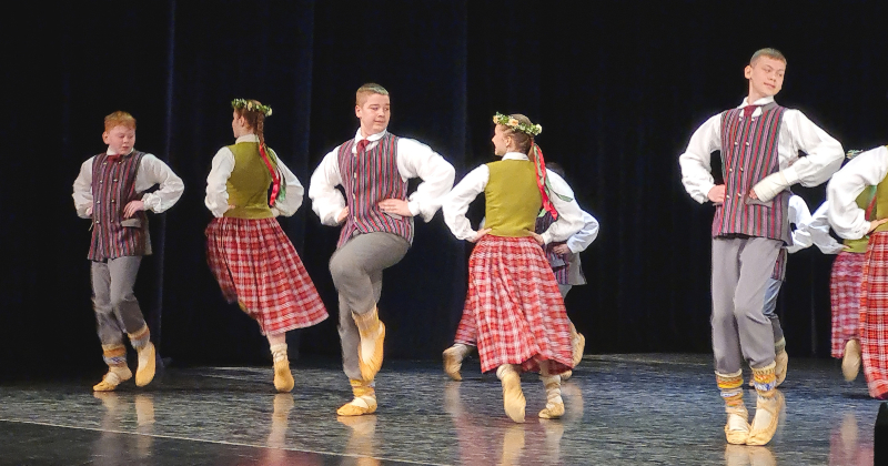 Līvānu novada skolēni rāda savas prasmes deju skatē