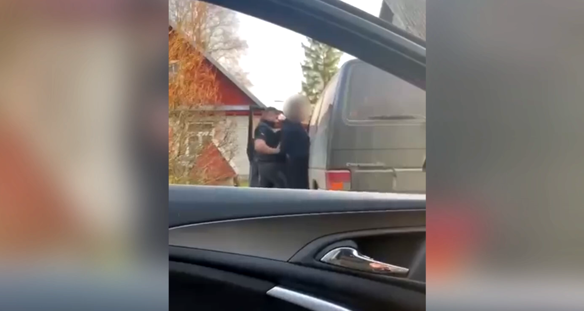 Policists aiztur automašīnas zagli