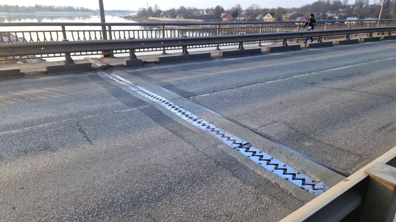 Tauta ziņo: tiltam pār Daugavu Jēkabpilī kustas viena no šuvēm