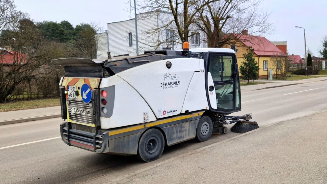 Jēkabpilī uzsākta ielu un ietvju mehanizētā slaucīšana