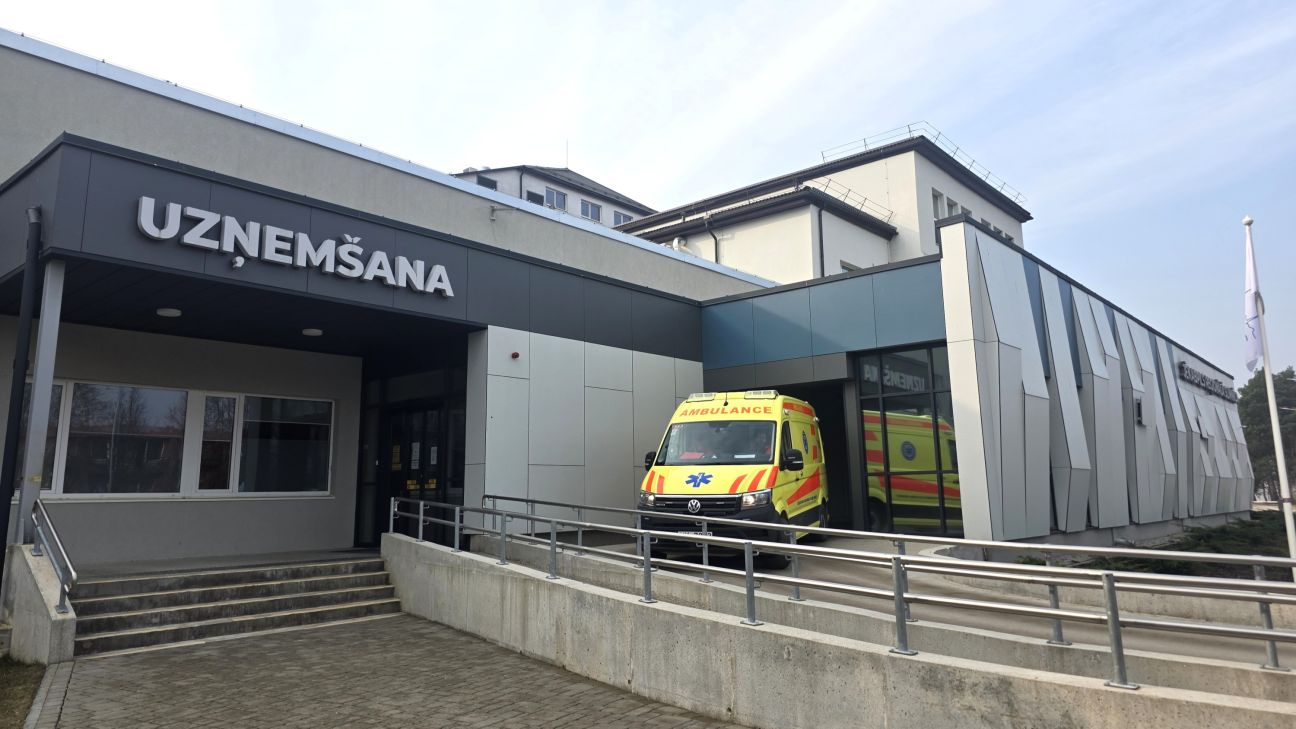 Gripas vilnis Jēkabpilī apgrūtina slimnīcas un iestāžu darbu 