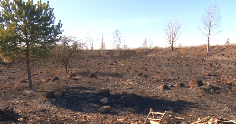 Varie&scaron;u pagastā izcēlies pla&scaron;s kūlas ugunsgrēks