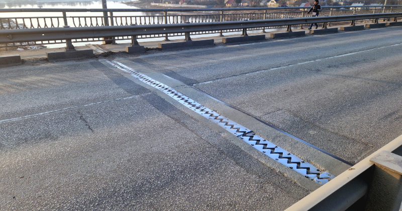 Tauta ziņo: tiltam pār Daugavu Jēkabpilī kustas viena no &scaron;uvēm