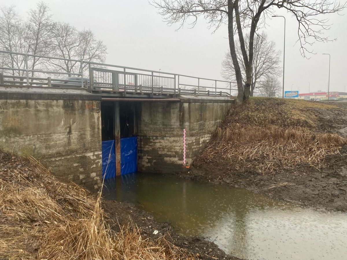 Pabeigts Pils dīķa slūžu remonts