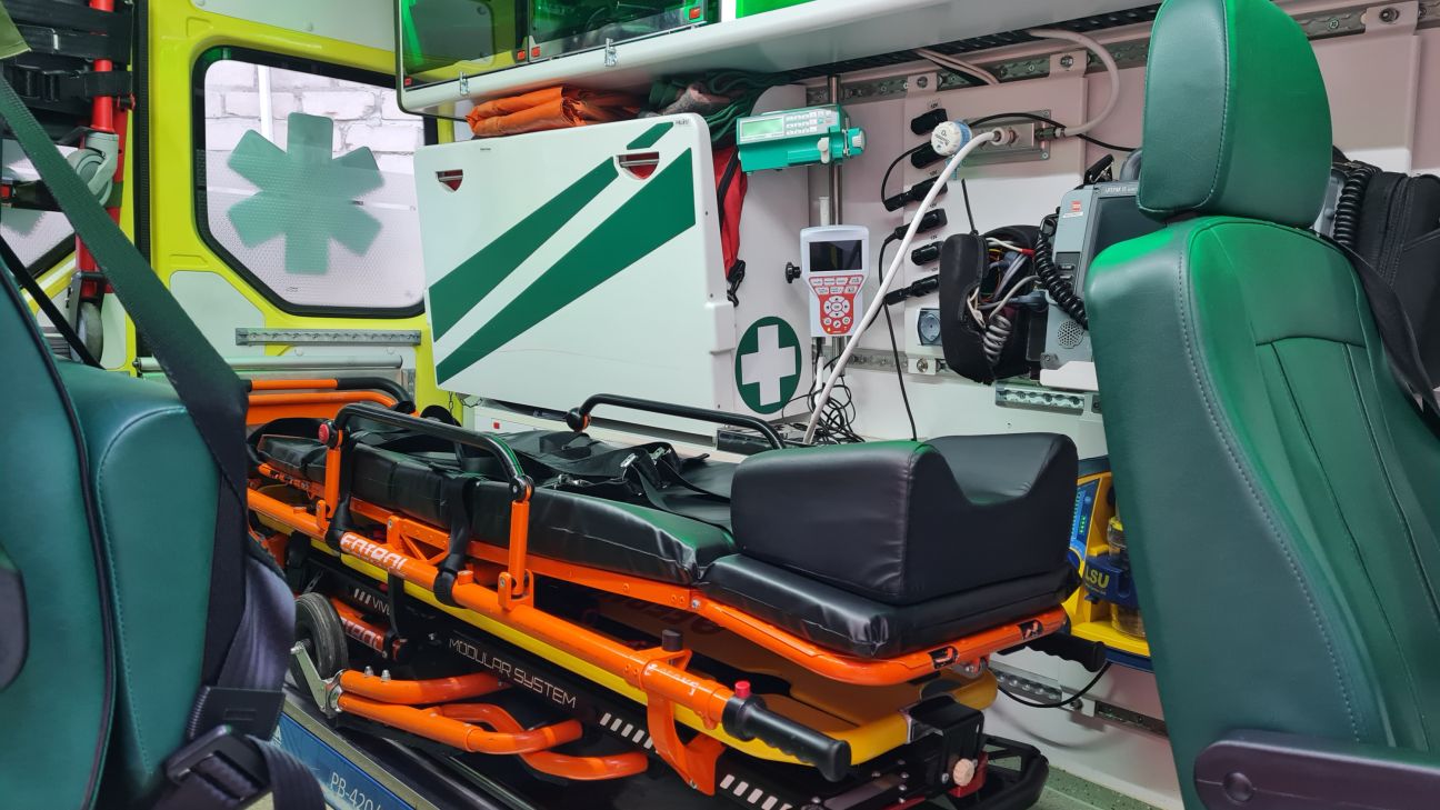 Pilskalnes pagastā traktorists veselības problēmu dēļ iebrauc kokā 