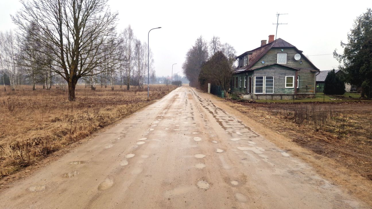 Tauta ziņo: nesen remontētajai Vārpu ielai izveidojušās bedres