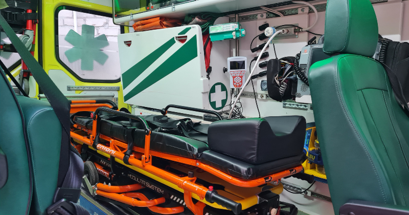 Pilskalnes pagastā traktorists veselības problēmu dēļ iebrauc kokā 