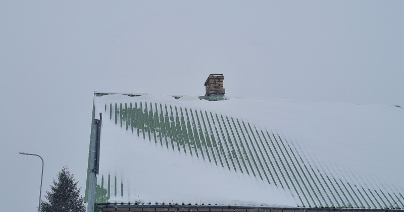 Jēkabpilī ugunsdzēsēji dzē&scaron; skurstenī dego&scaron;us sodrējus