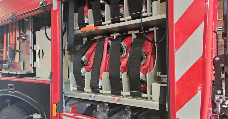 Jēkabpils novadā deg lapene un elektrības stabs