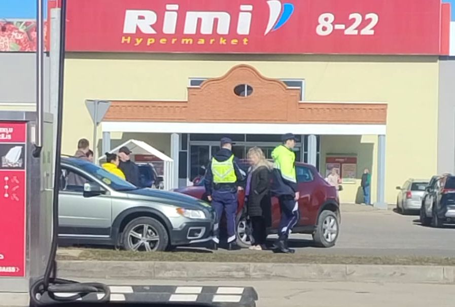 Jēkabpilī iereibusi autovadītāja izraisa sadursmi