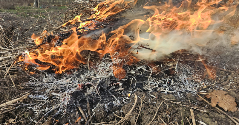 Zemgalē un Latgalē turpinās kūlas dedzinā&scaron;ana