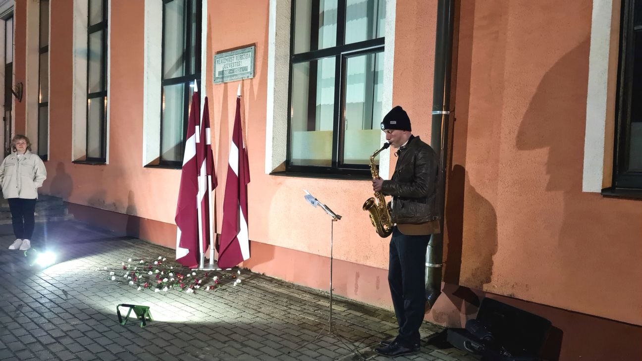 Krustpils dzelzceļa stacijā piemin deportācijas