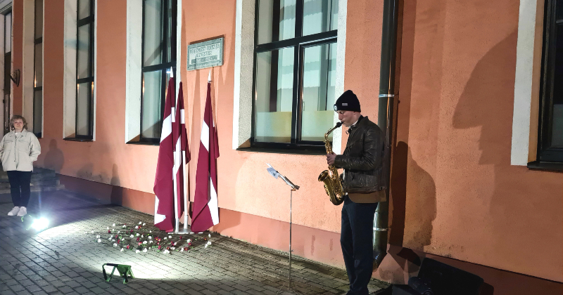 Krustpils dzelzceļa stacijā piemin deportācijas