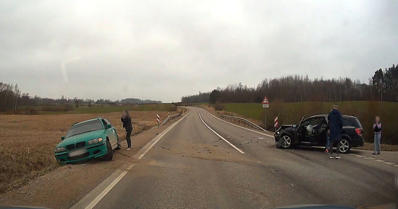 Sēlpils pagastā &ndash; divu automa&scaron;īnu sadursme (papildināts ar policijas informāciju)