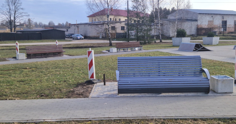 Jēkabpils sadraudzības soliņi izvietoti pie velotrases