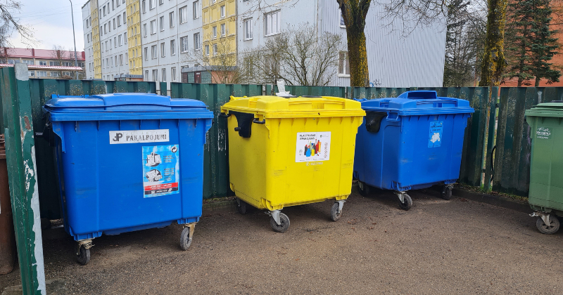 Jēkabpilī atjauno informatīvās plāksnes par atkritumu &scaron;ķiro&scaron;anu