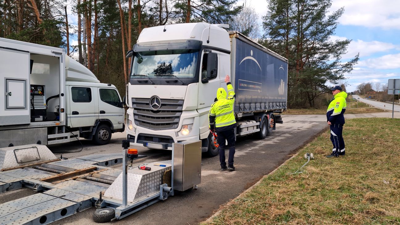 Jēkabpils novadā policija kontrolē gan ātrumu, gan kravas automašīnas