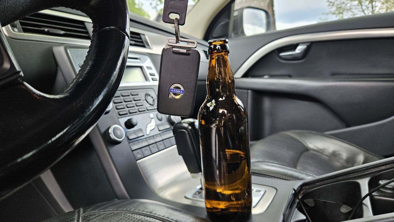 Bez tiesībām un smagā reibumā: Jēkabpilī aiztur “Volvo” vadītāju