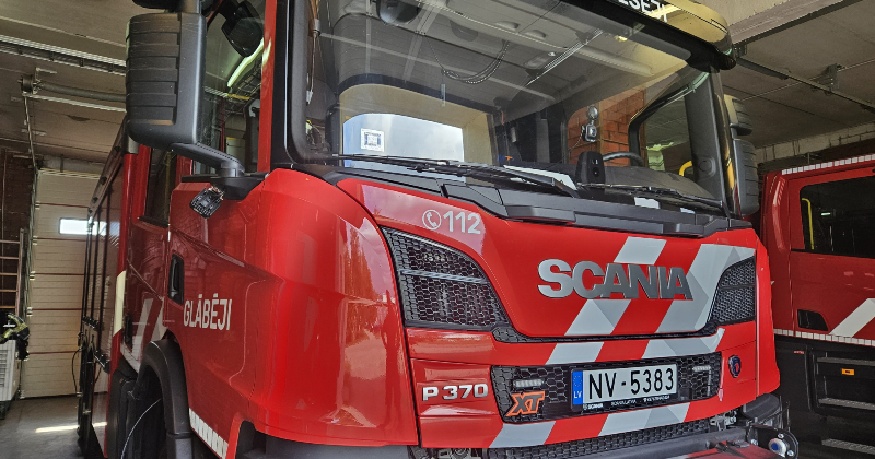 Kalna un Jersikas pagastā deg elektrolīnijas balsti