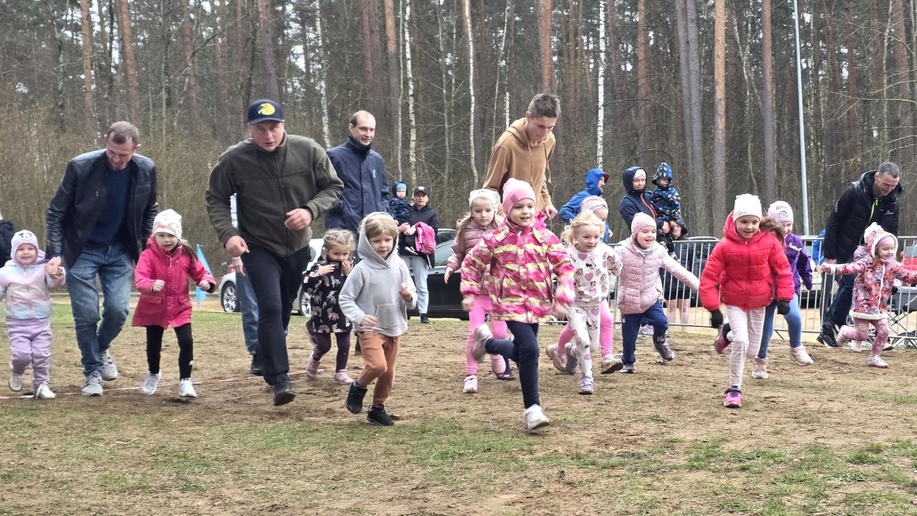 Teju 200 dalībnieku dodas Līvānu krosa trasē 