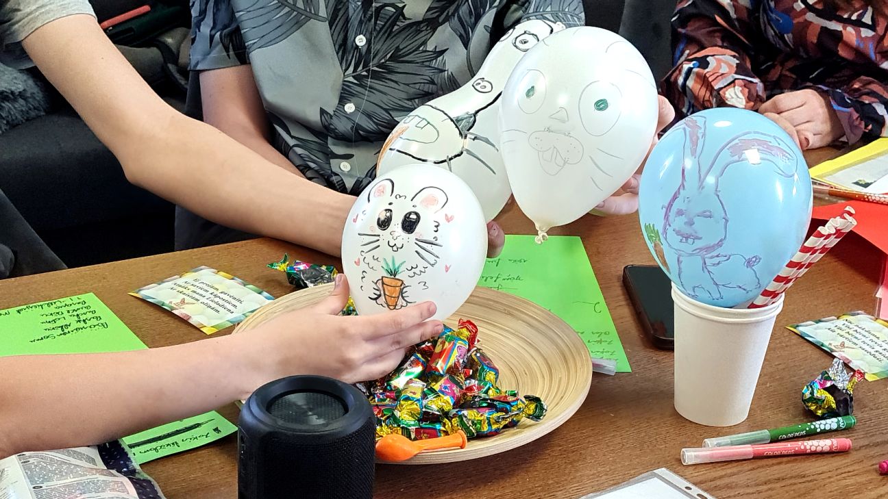 Jaunieši pieņem izaicinājumus atraktīvā Lieldienu spēlē