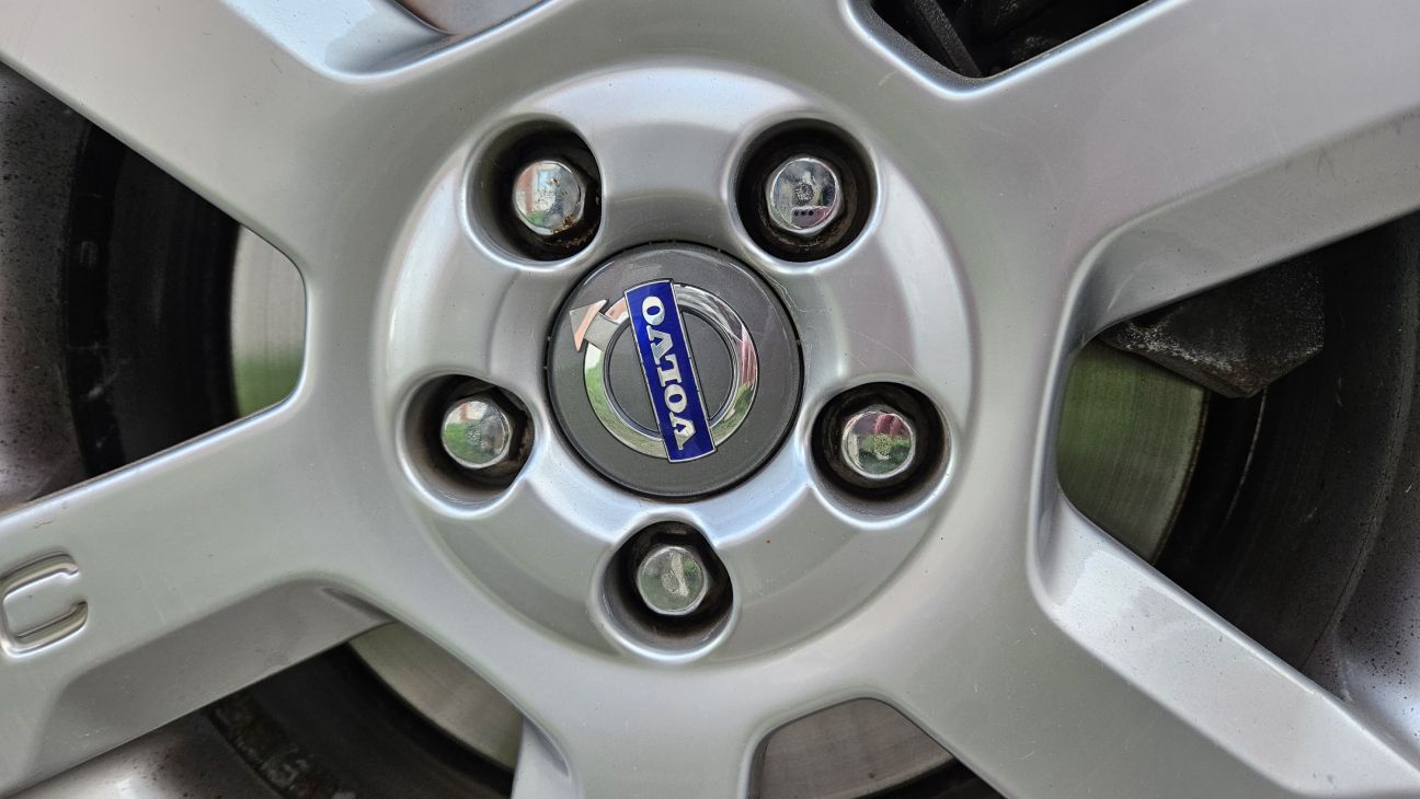 Jaunjelgavā vīrietis bez tiesībām sēžas pie stūres smagā reibumā