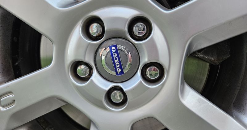 Jaunjelgavā vīrietis bez tiesībām sēžas pie stūres smagā reibumā