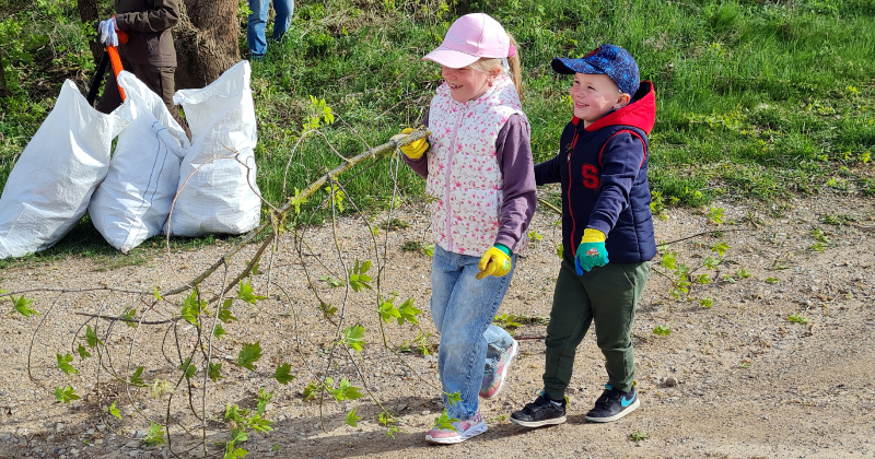 Līvānos Lielās Talkas dienā sakopj teritoriju pie Daugavas pārceltuves