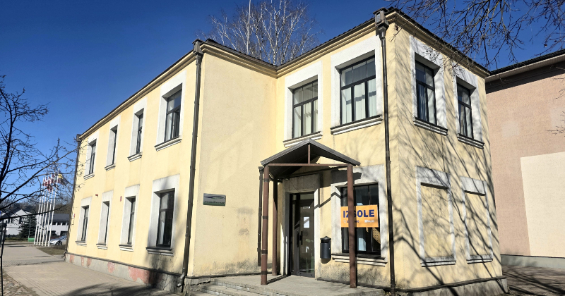 "Latvijas pasta" izsolē veiksmīgi pārdots īpa&scaron;ums Rīgas ielā 