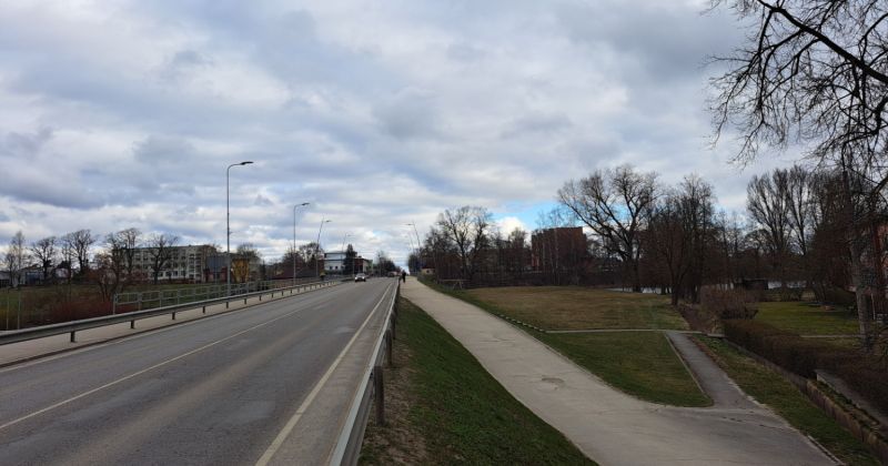 Pie Dubnas tilta plīvos Latvijas karogs