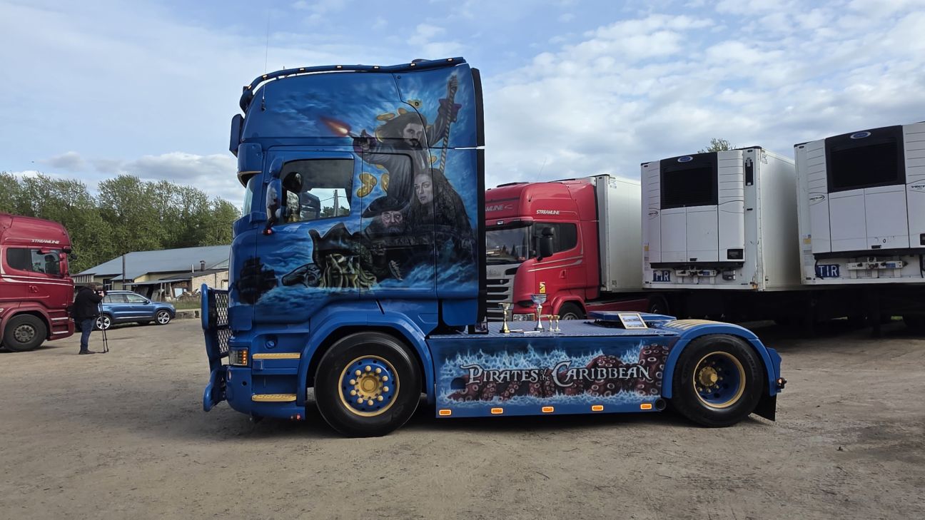 Jēkabpilietis iekaro Baltijas auto izstādi ar “Karību jūras pirātu” auto