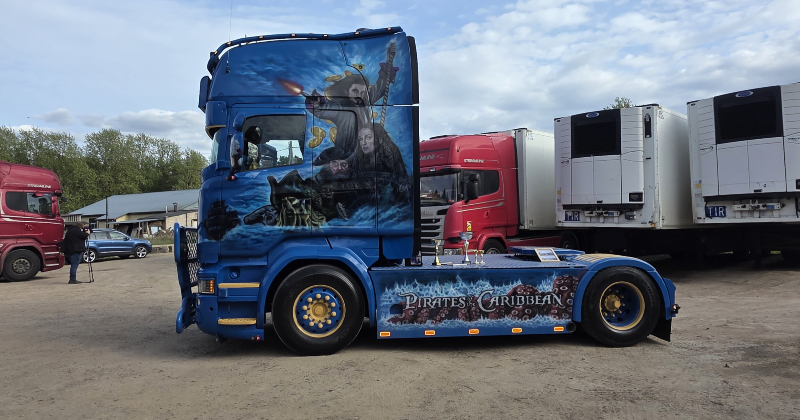 Jēkabpilietis iekaro Baltijas auto izstādi ar &ldquo;Karību jūras pirātu&rdquo; auto