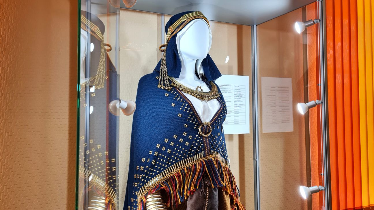 Viesītē rada 12.gadsimta sēļu sievas tautastērpu 